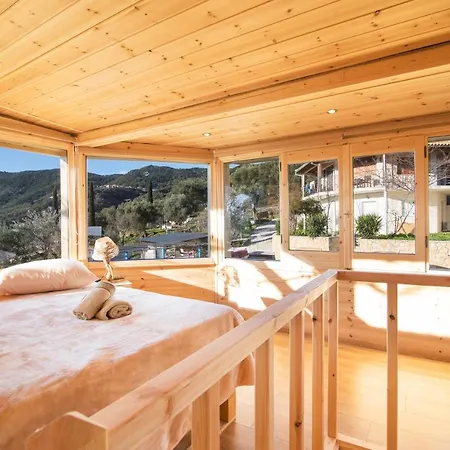 בית נופש Romantic Tree House Kato Pavliana