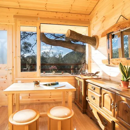 בית נופש Romantic Tree House Kato Pavliana
