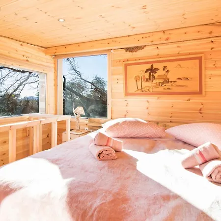 בית נופש Romantic Tree House