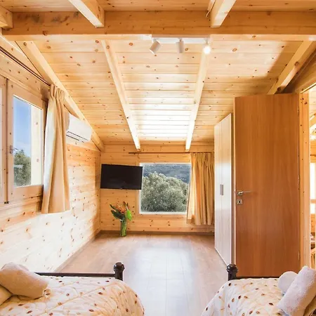 בית נופש Romantic Tree House Kato Pavliana