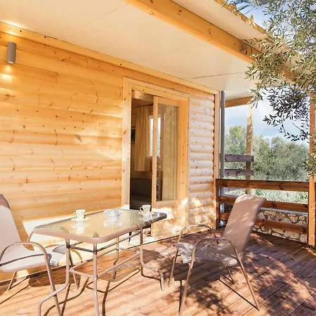 Romantic Tree House בית נופש Kato Pavliana