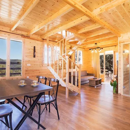 Romantic Tree House בית נופש