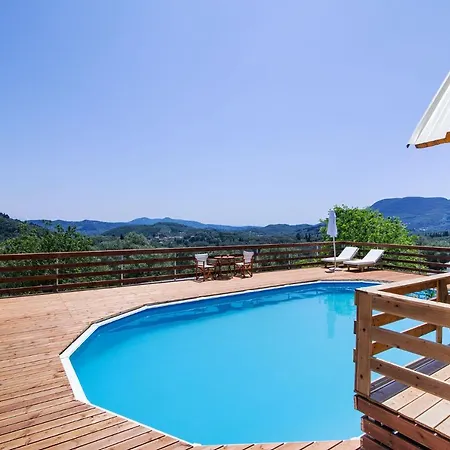 בית נופש Romantic Tree House *