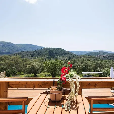 בית נופש Romantic Tree House Kato Pavliana