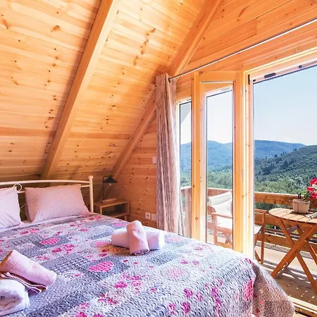 Romantic Tree House בית נופש