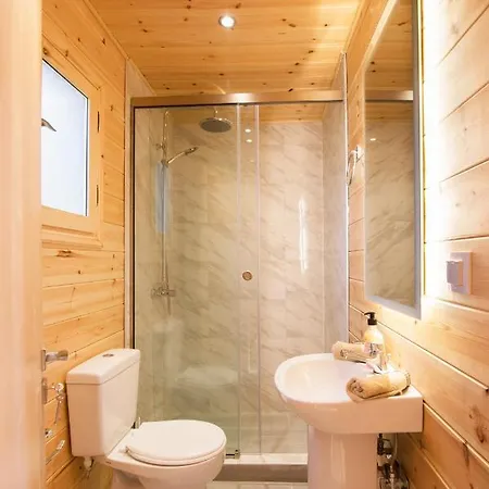 Romantic Tree House *