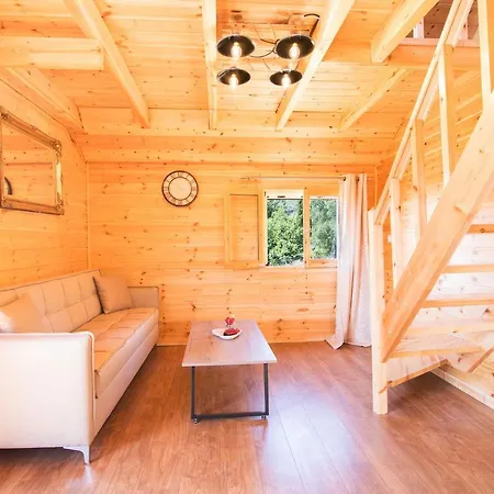 Romantic Tree House *