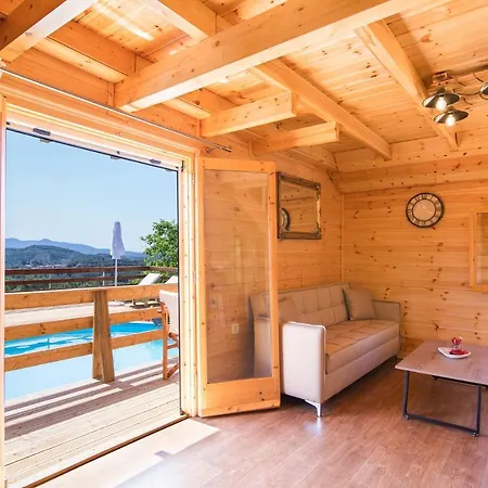 Romantic Tree House *