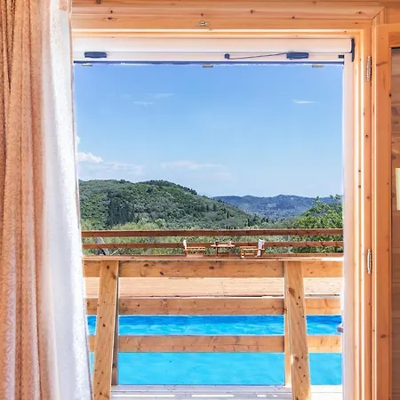 Romantic Tree House *