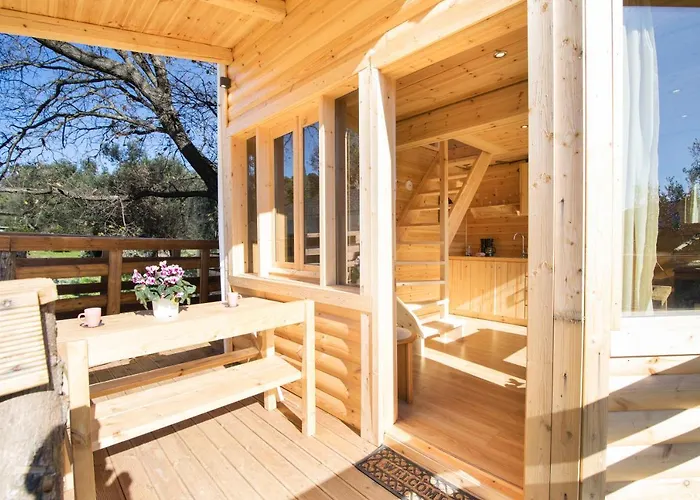 Case de vacanță Romantic Tree House *