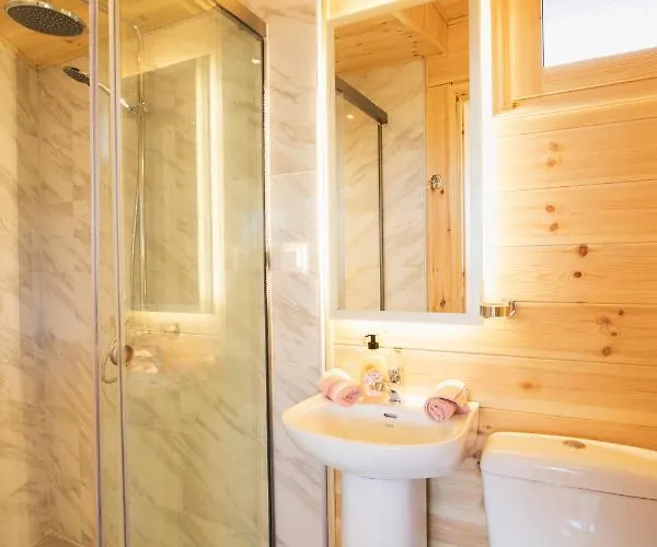 Romantic Tree House Case de vacanță