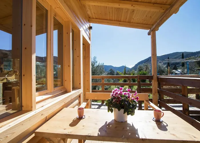 Romantic Tree House Case de vacanță