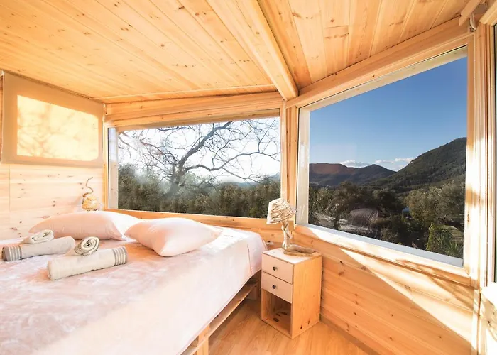 Romantic Tree House Case de vacanță