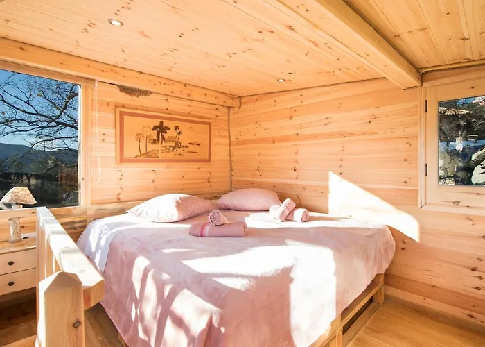 Case de vacanță Romantic Tree House *