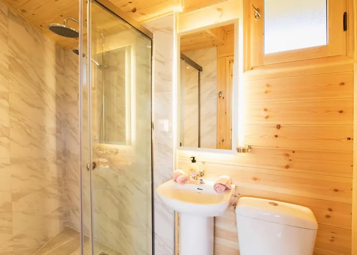 Case de vacanță Romantic Tree House