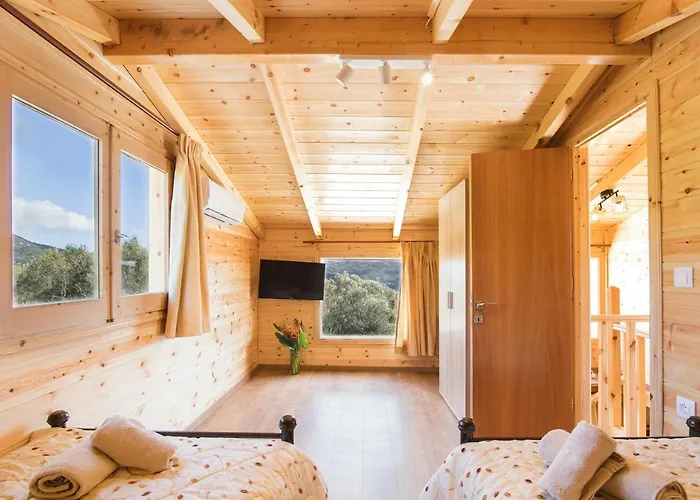 Case de vacanță Romantic Tree House Kato Pavliana