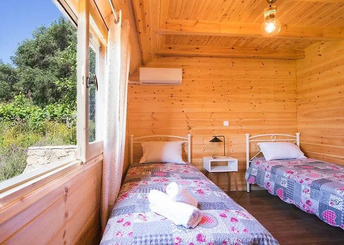 Romantic Tree House Case de vacanță