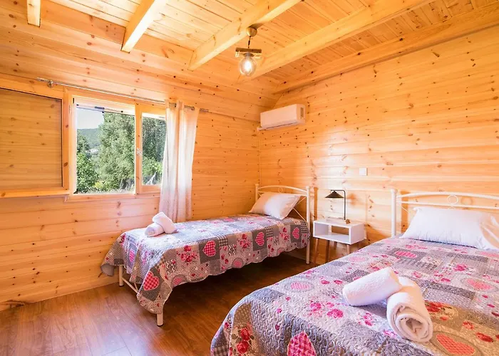 Romantic Tree House *