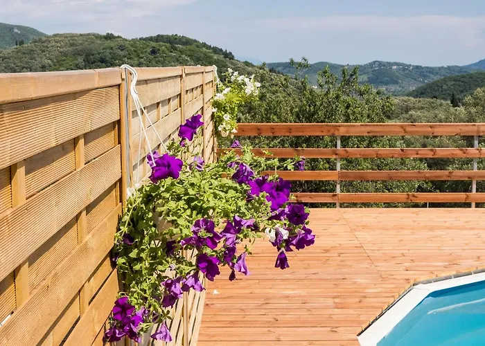 Romantic Tree House Case de vacanță