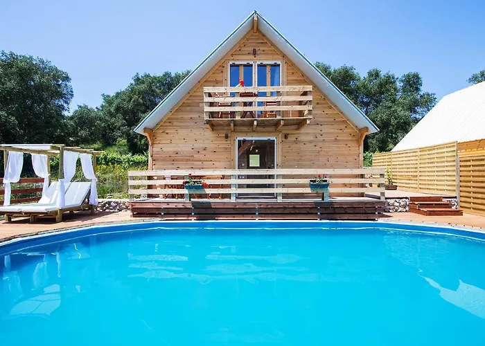 Romantic Tree House Case de vacanță Kato Pavliana