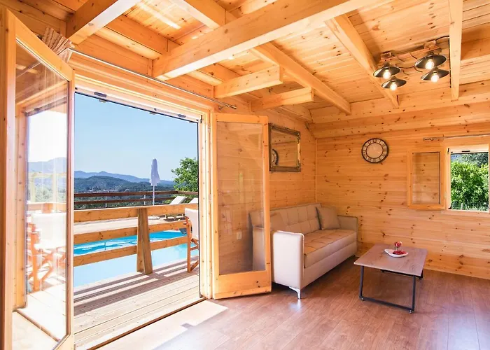 Romantic Tree House *