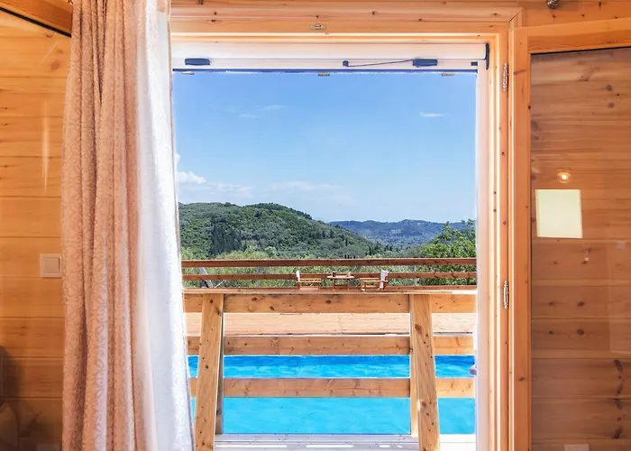 Romantic Tree House *