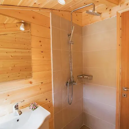 Romantic Tree House بيت للعطل Kato Pavliana