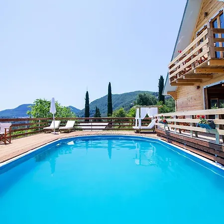 Romantic Tree House بيت للعطل Kato Pavliana